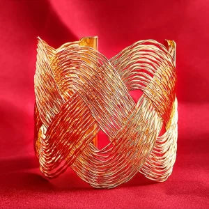 ROMANCE The Interlocking Waves Bracelet
