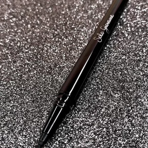 So Edgy Deep Black eyeliner